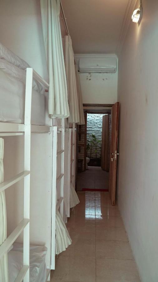 Kuta  Indonesia Backpacker Hostels מראה חיצוני תמונה
